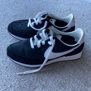 Nike waffle trainer little kids' shoes! Size 3.